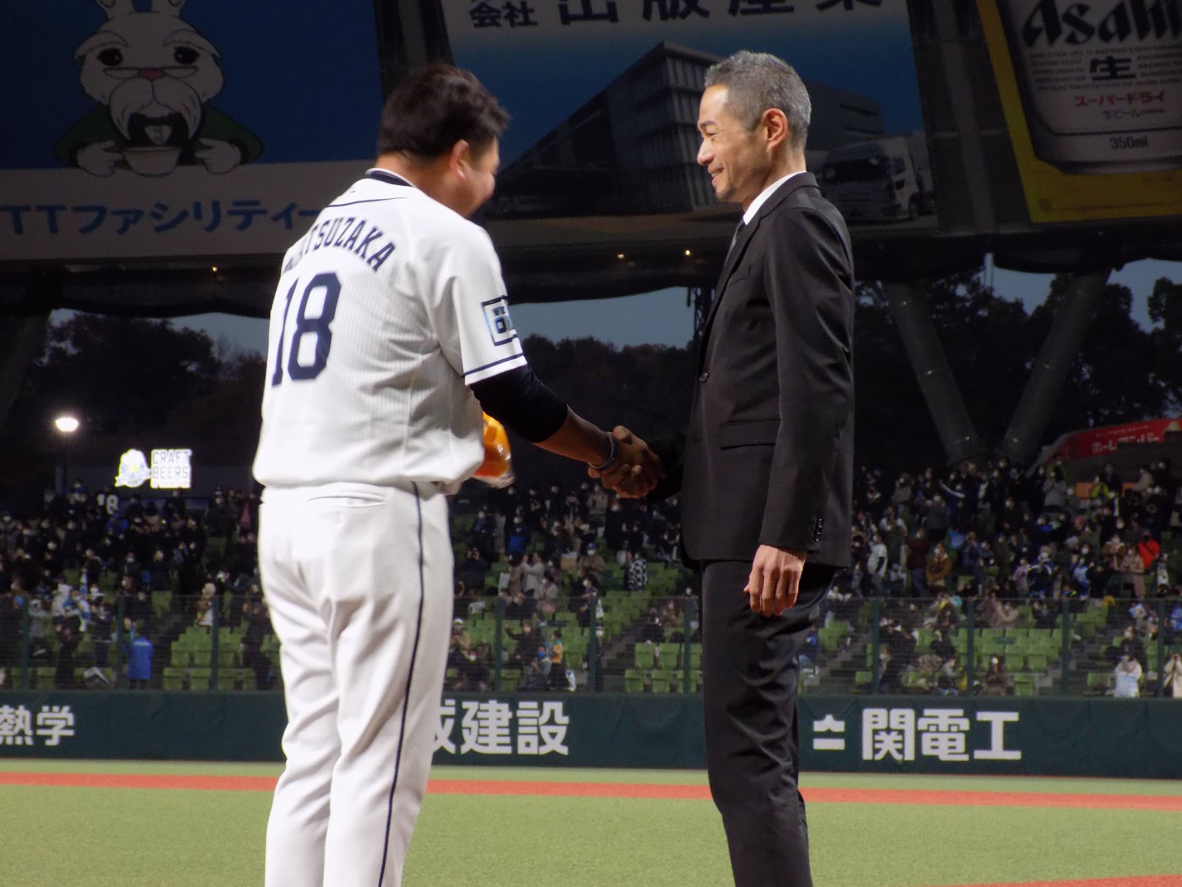 イチロー氏 「許せ 大輔」松坂氏の引退セレモニーにサプライズ登場し